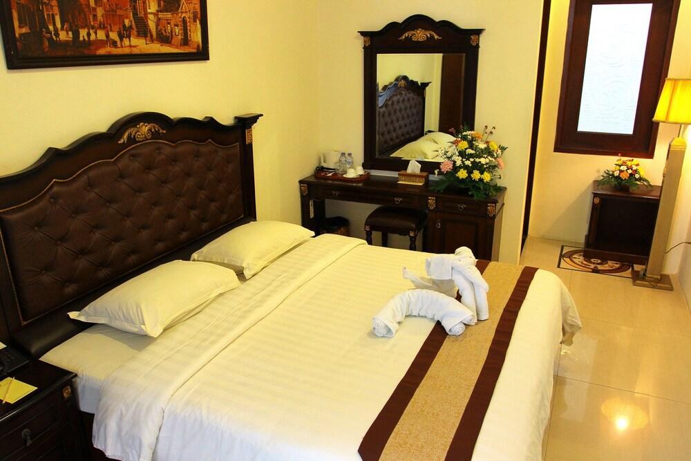 The Grand Palace Hotel Malang Eksteriør billede