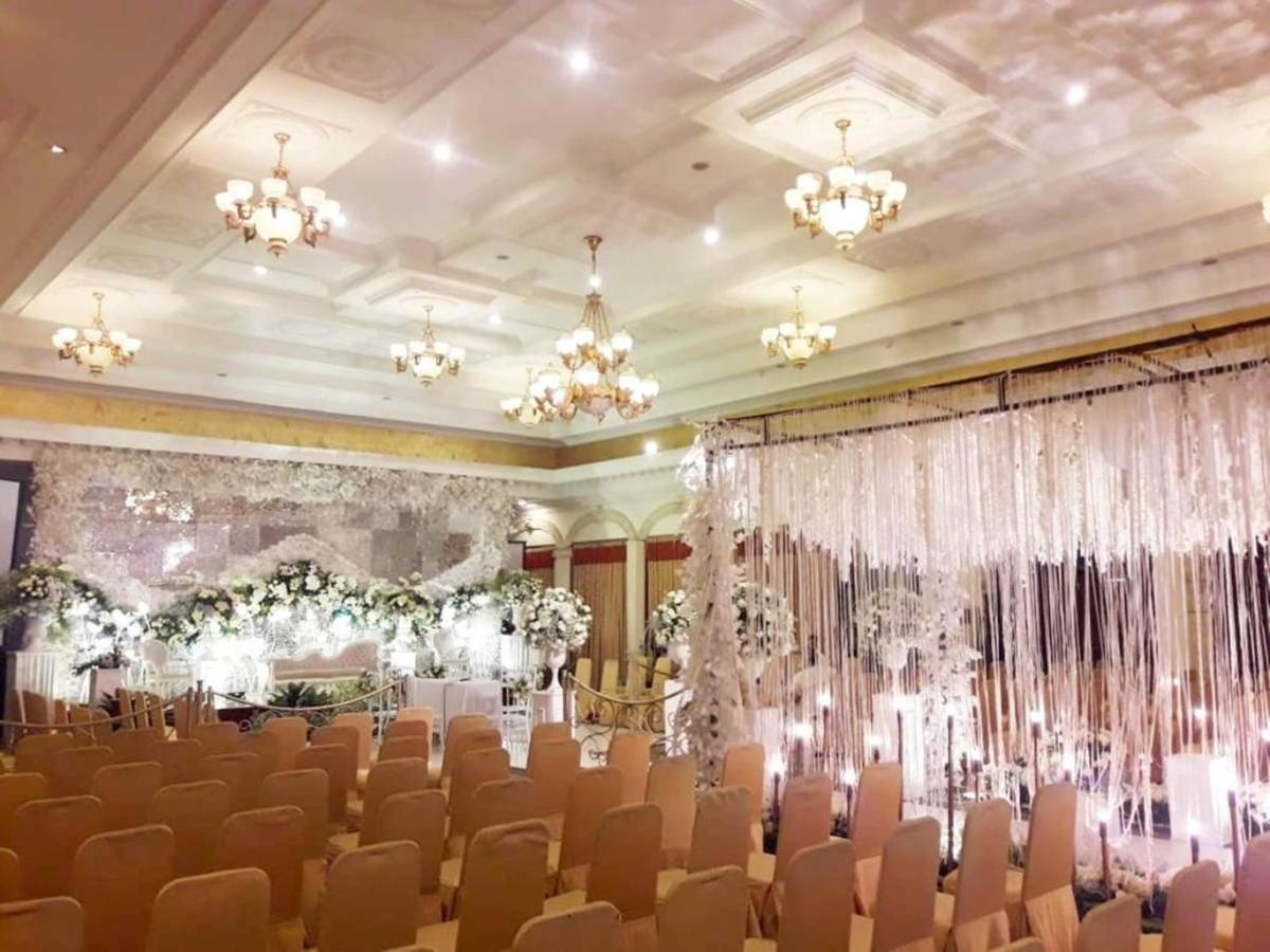 The Grand Palace Hotel Malang Eksteriør billede