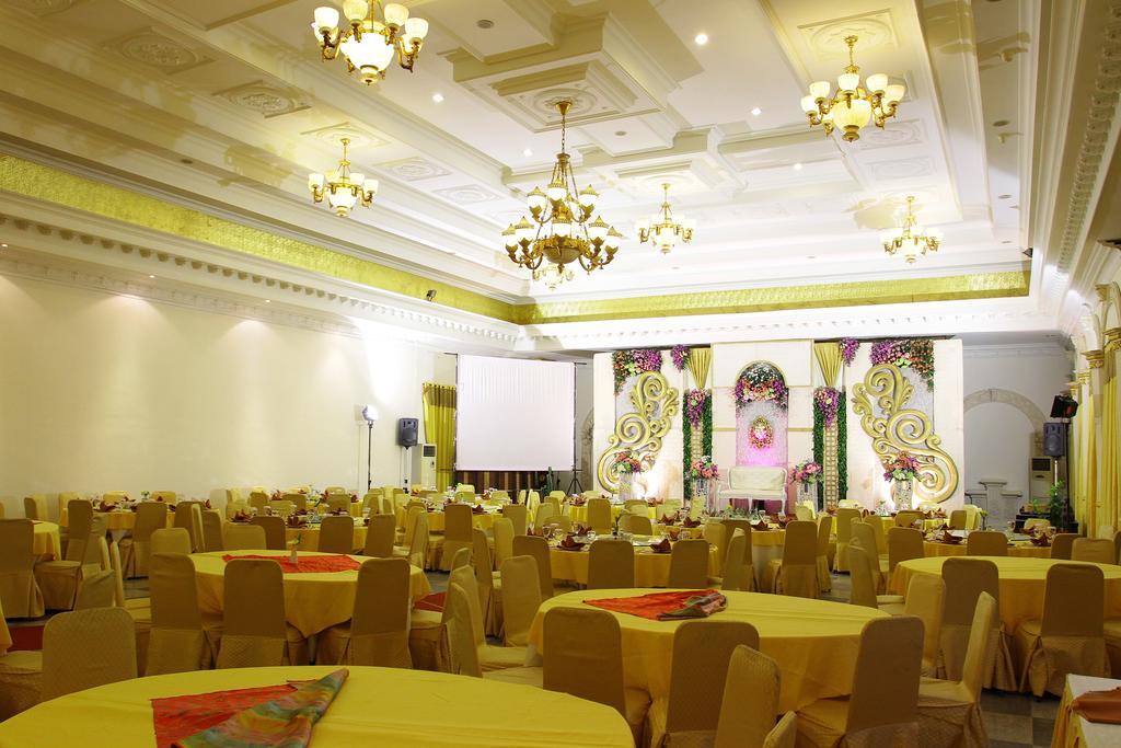 The Grand Palace Hotel Malang Eksteriør billede