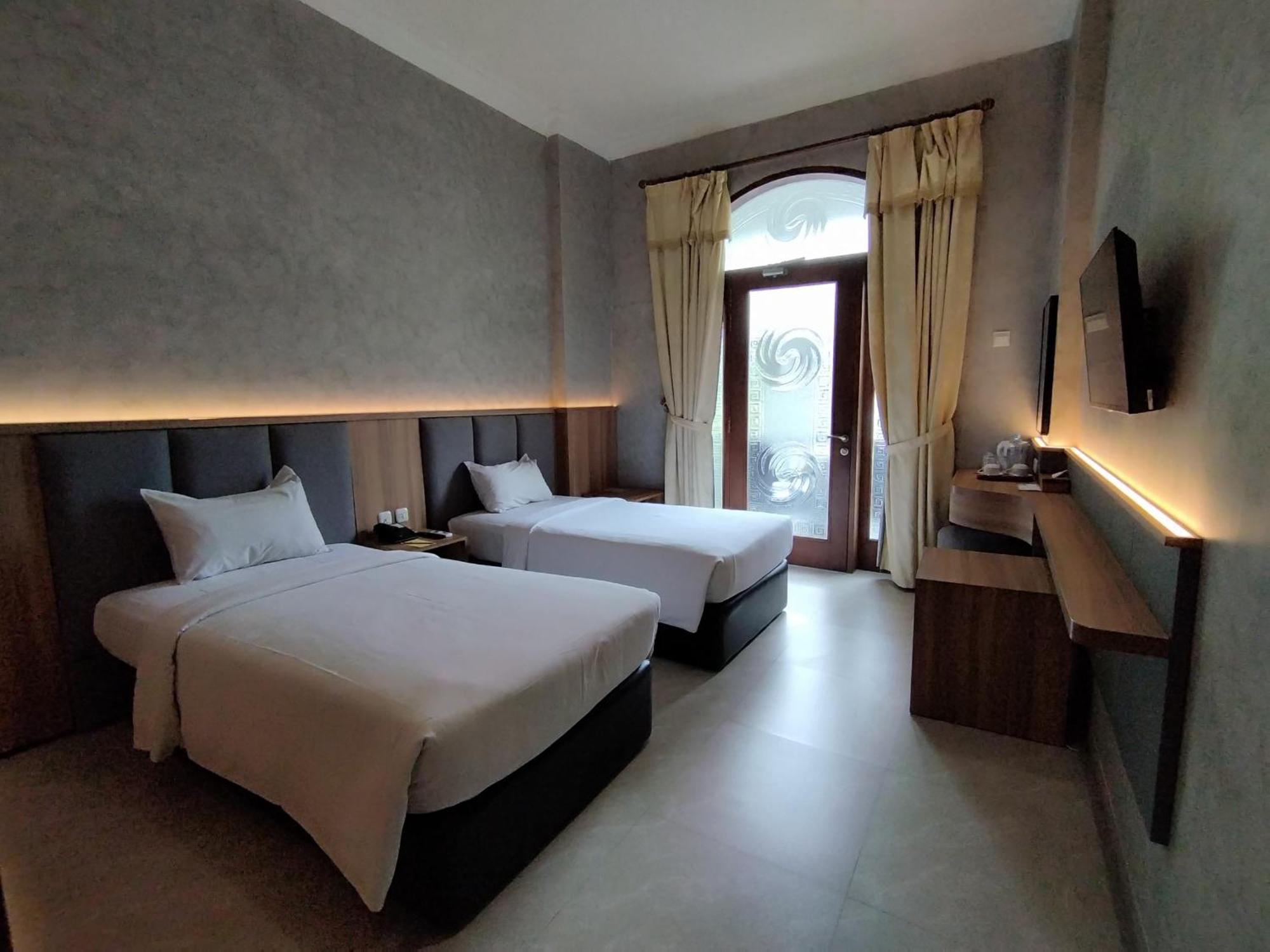The Grand Palace Hotel Malang Eksteriør billede