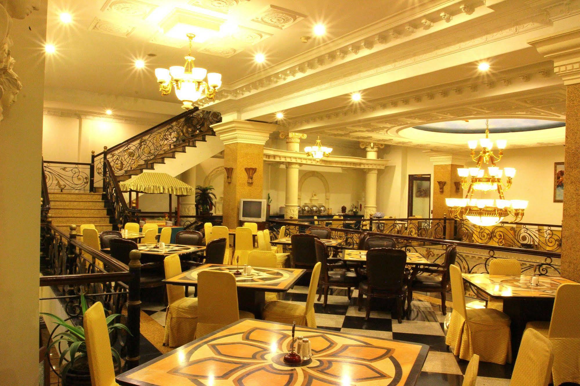The Grand Palace Hotel Malang Eksteriør billede