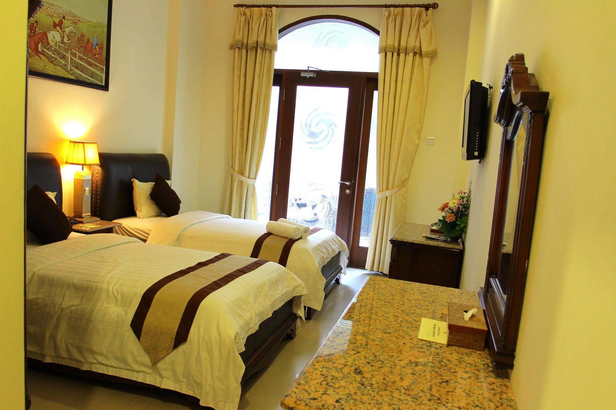 The Grand Palace Hotel Malang Eksteriør billede