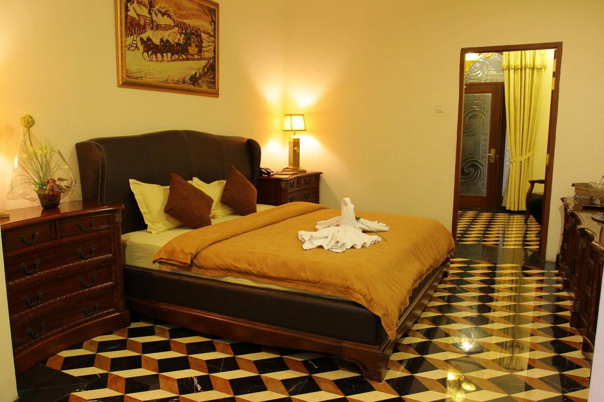 The Grand Palace Hotel Malang Eksteriør billede