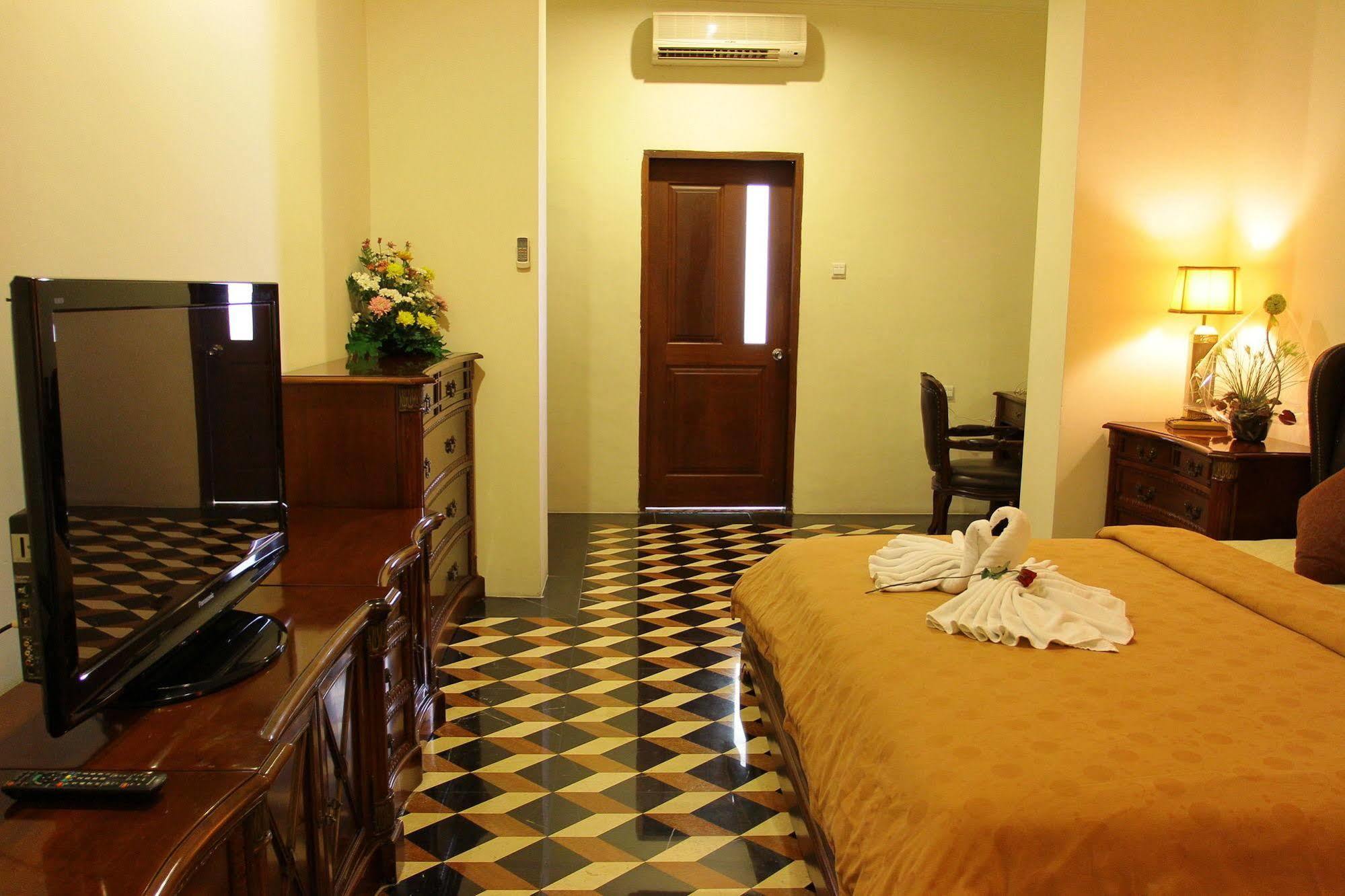 The Grand Palace Hotel Malang Eksteriør billede