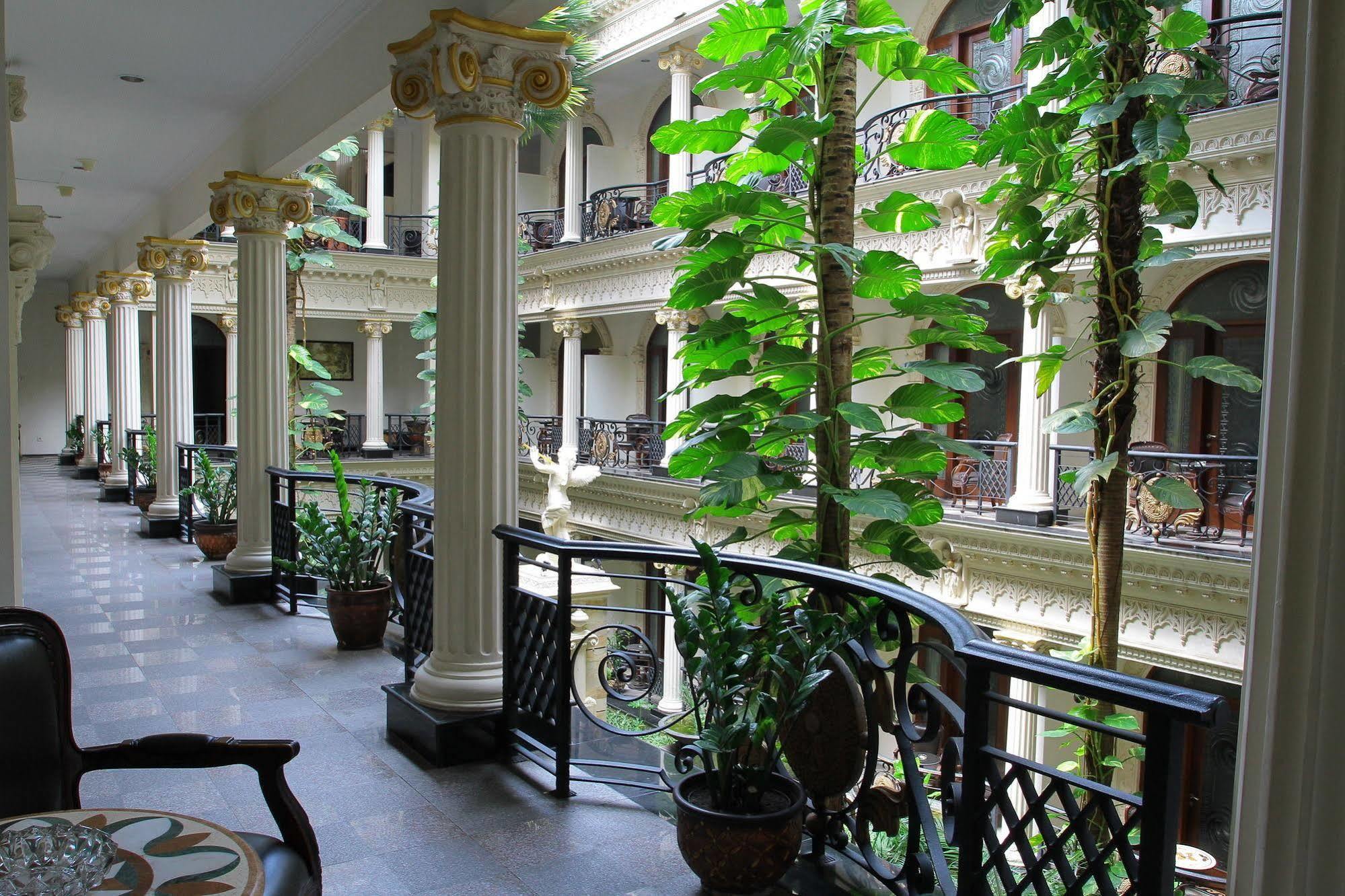 The Grand Palace Hotel Malang Eksteriør billede